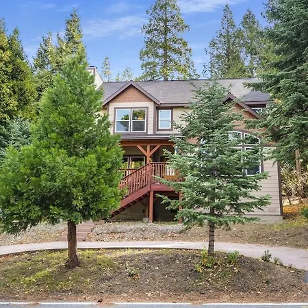 Newly Listed! Welcome To Sky Forrest Retreat!